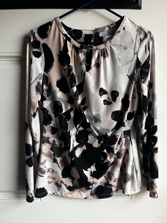 Tops - Women’s Long-Sleeve Floral Print Blouse in Black and Blush Calvin Klein small
